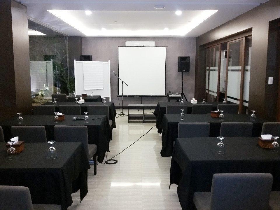 Gt Hotel Iloilo Exterior foto